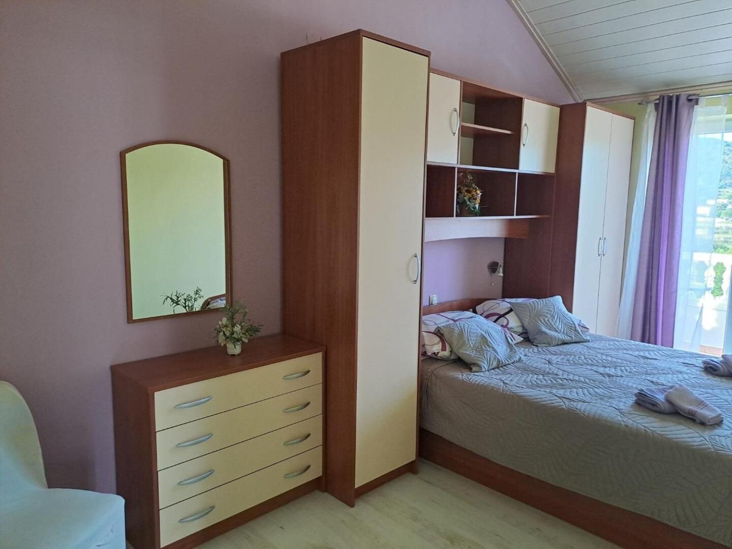 Apartments Mig - With Beautiful Garden Supetarska Draga Bagian luar foto